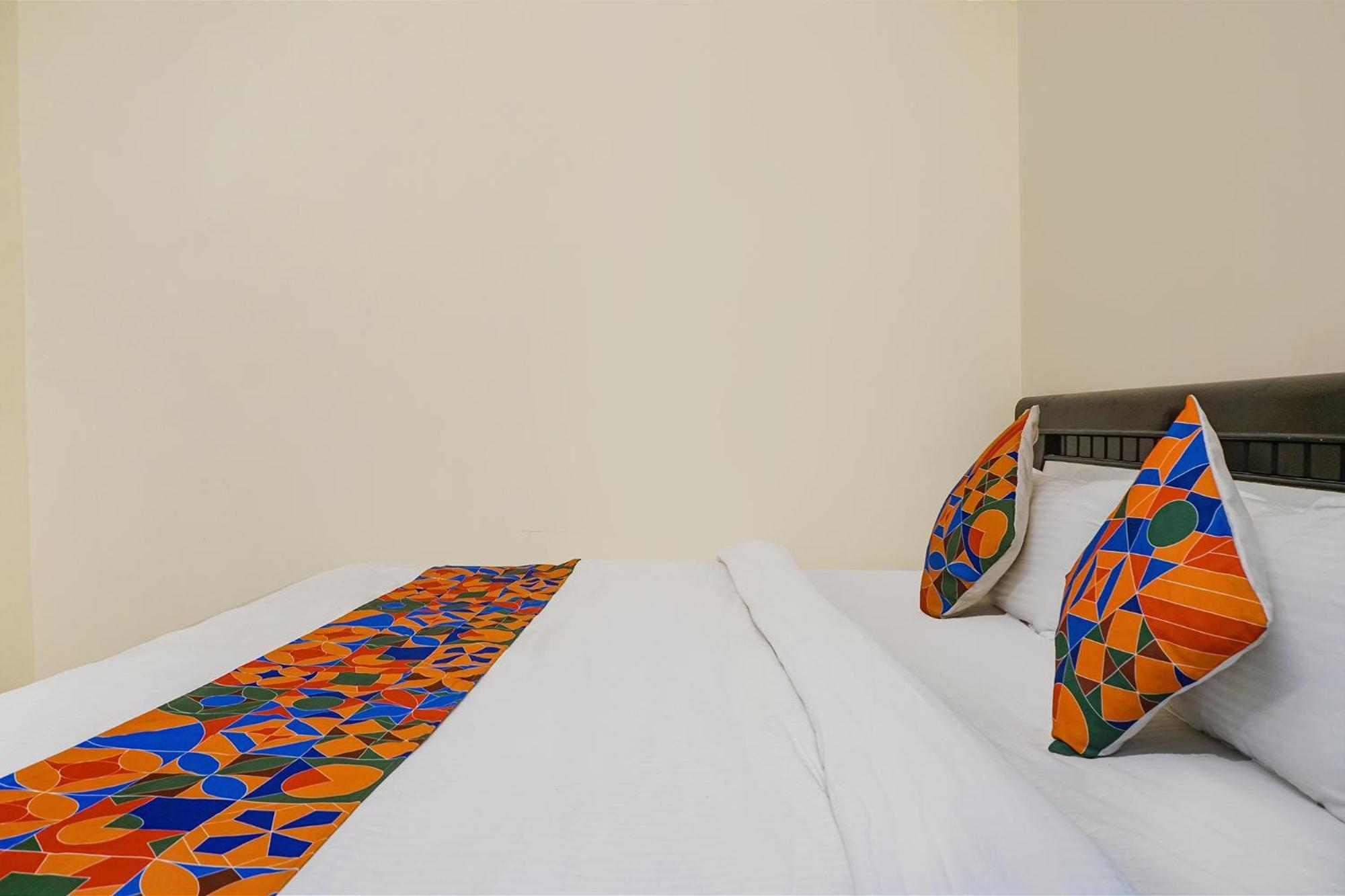Fabexpress Vaishnav Inn Talegaon Dabhade Esterno foto